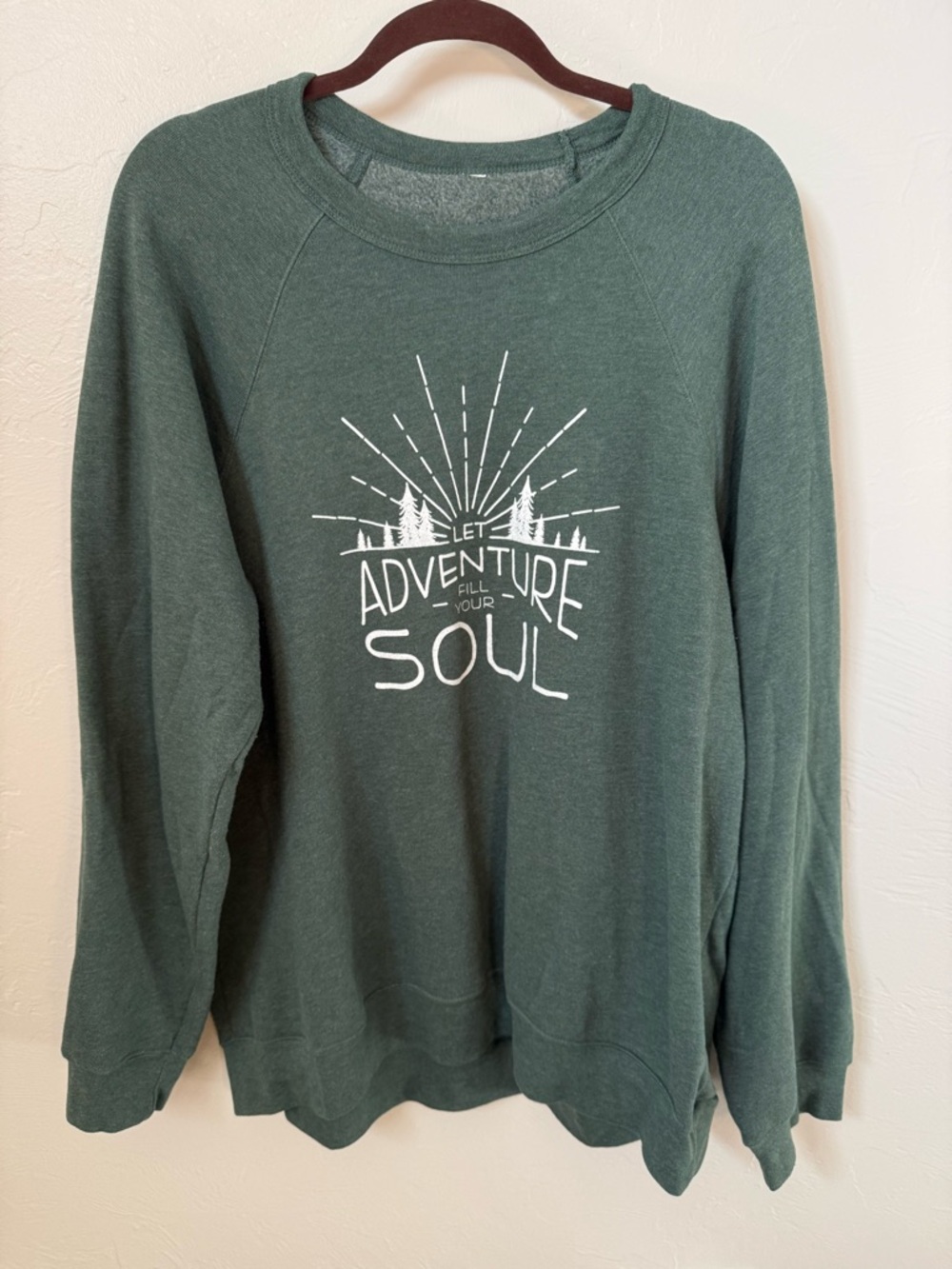 Montana Scene 'Let Adventure Fill Your Soul' Graphic Crewneck Sweatshirt